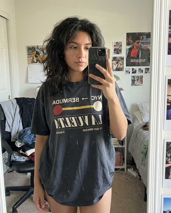Customer mirror selfie in La Vuelta tee